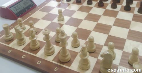 Jugar ajedrez contra el ordenador - Club d'Escacs Torreblanca